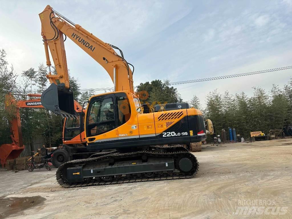 Hyundai R220 Bageri gusjeničari