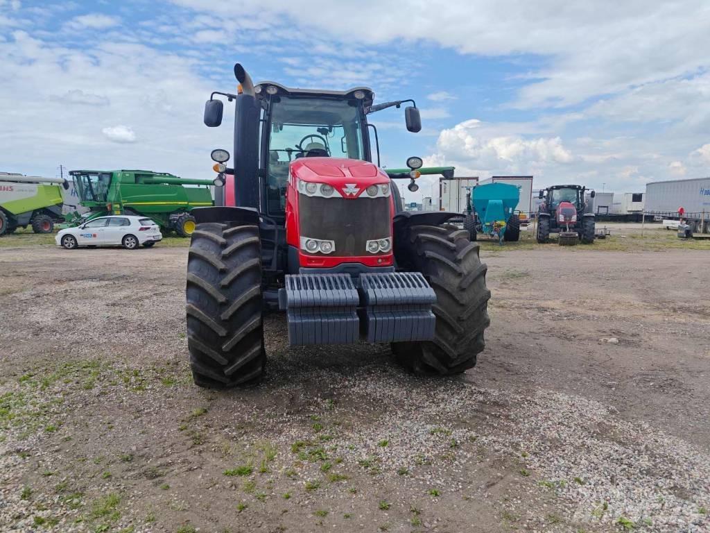 Massey Ferguson 8735 Traktori