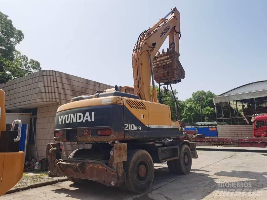 Hyundai R210W-9 Bageri na kotačima