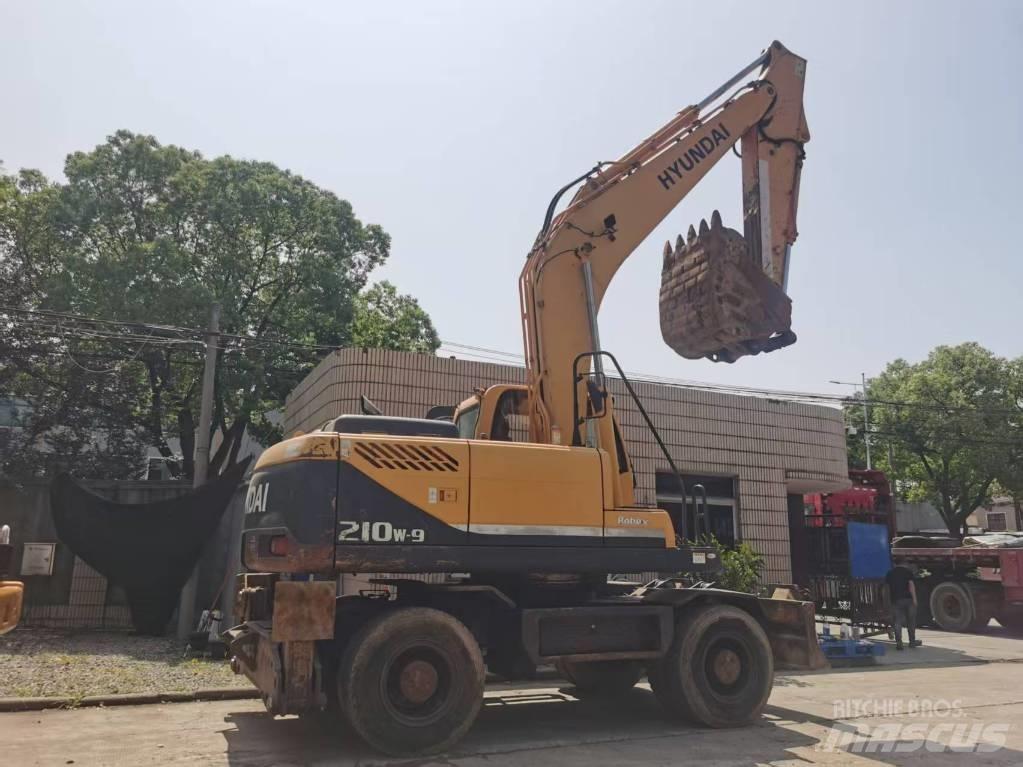 Hyundai R210W-9 Bageri na kotačima