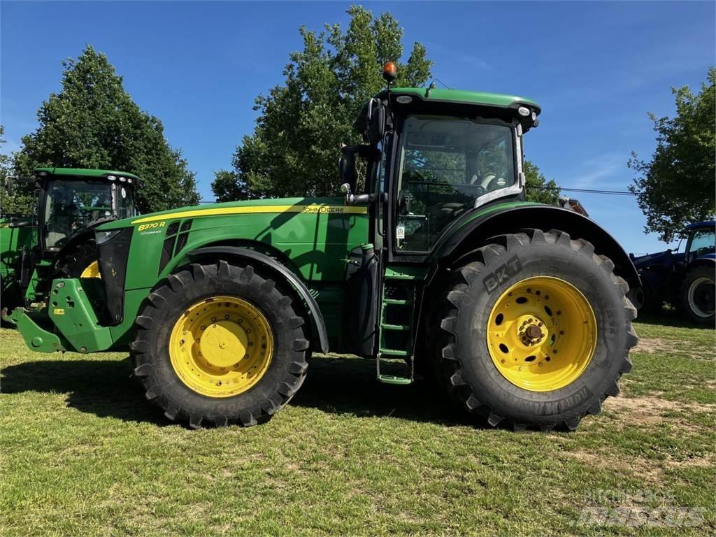 John Deere 8370R Traktori