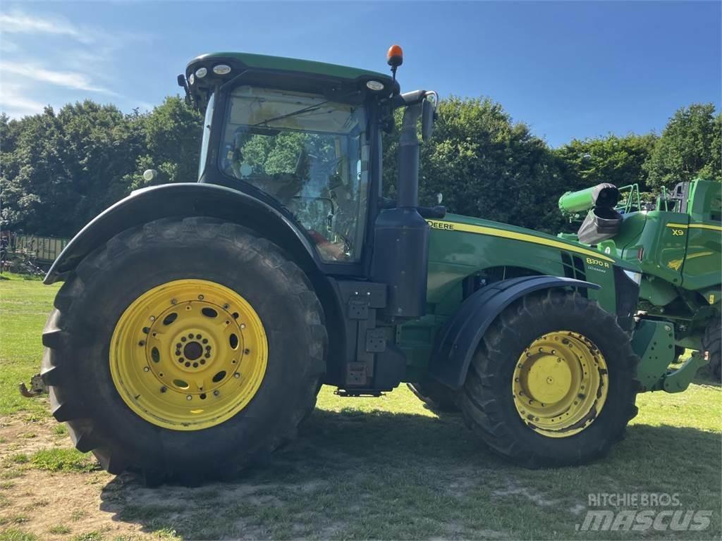 John Deere 8370R Traktori