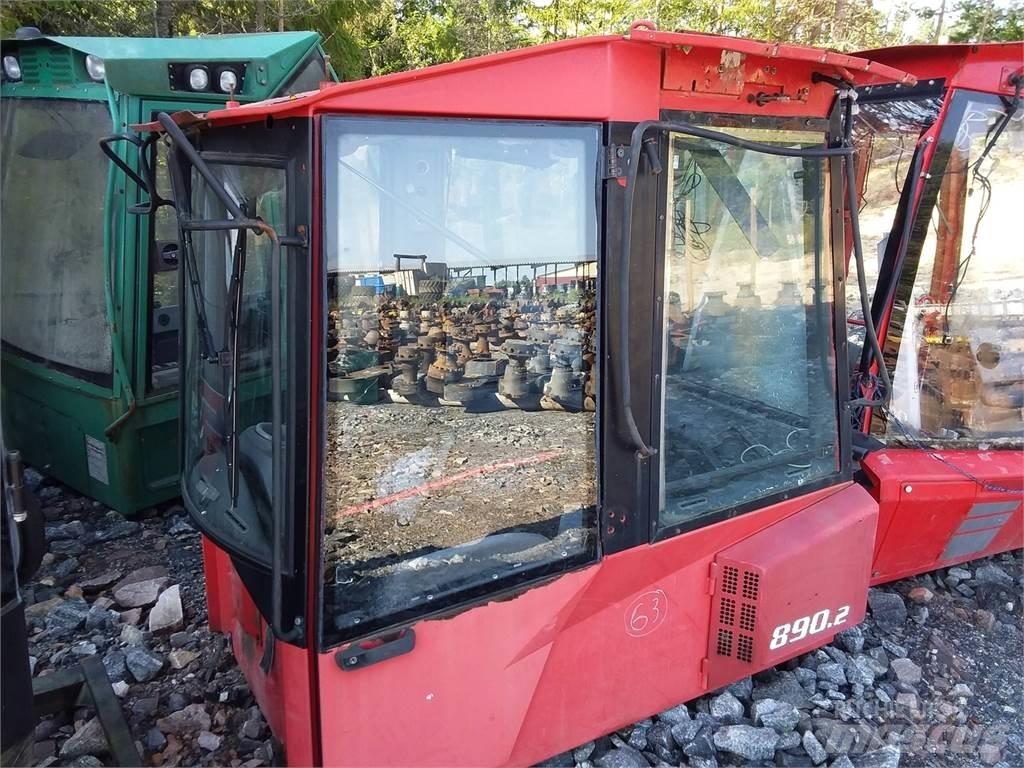 Valmet 890.2 Kabine i unutrašnjost