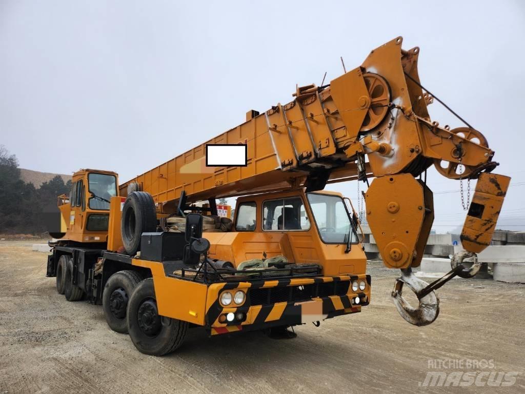 Hyundai HC 50 Rabljene dizalice za težak teren