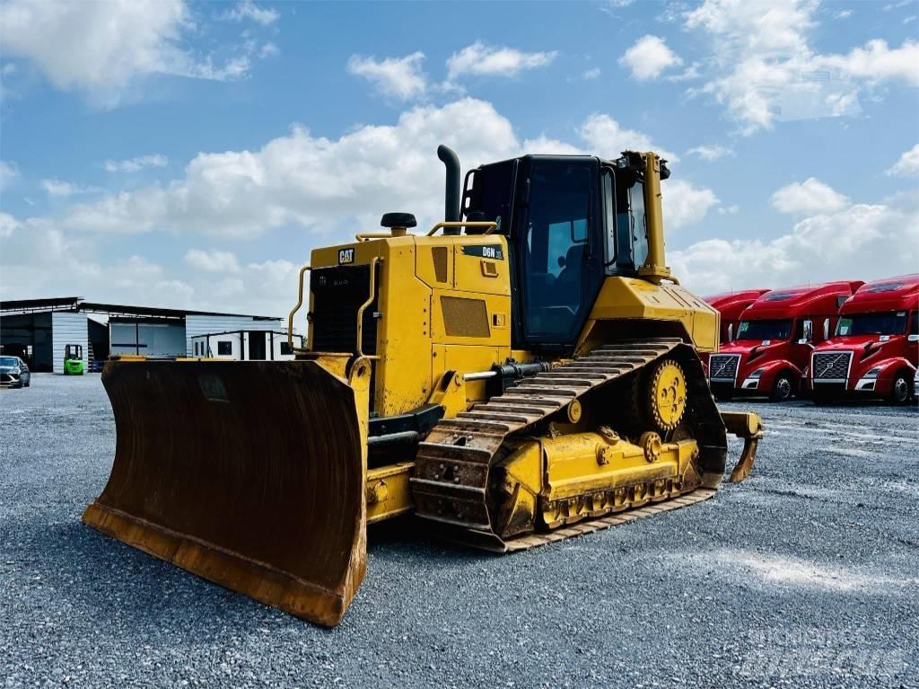 CAT D 6 N XL Buldožeri gusjeničari