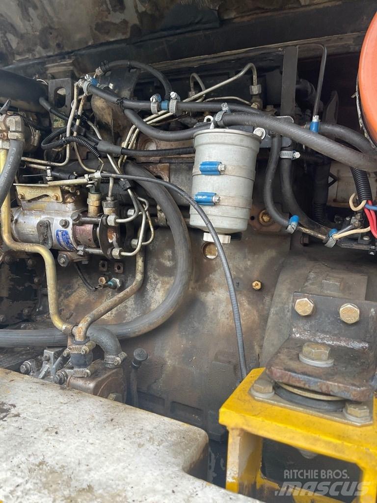 Komatsu PW 95 Bageri na kotačima