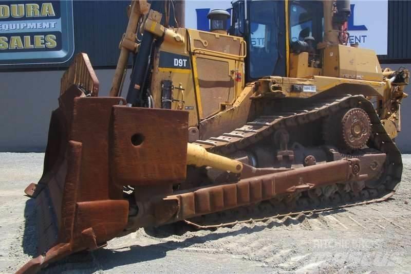 CAT D9T Buldožeri gusjeničari