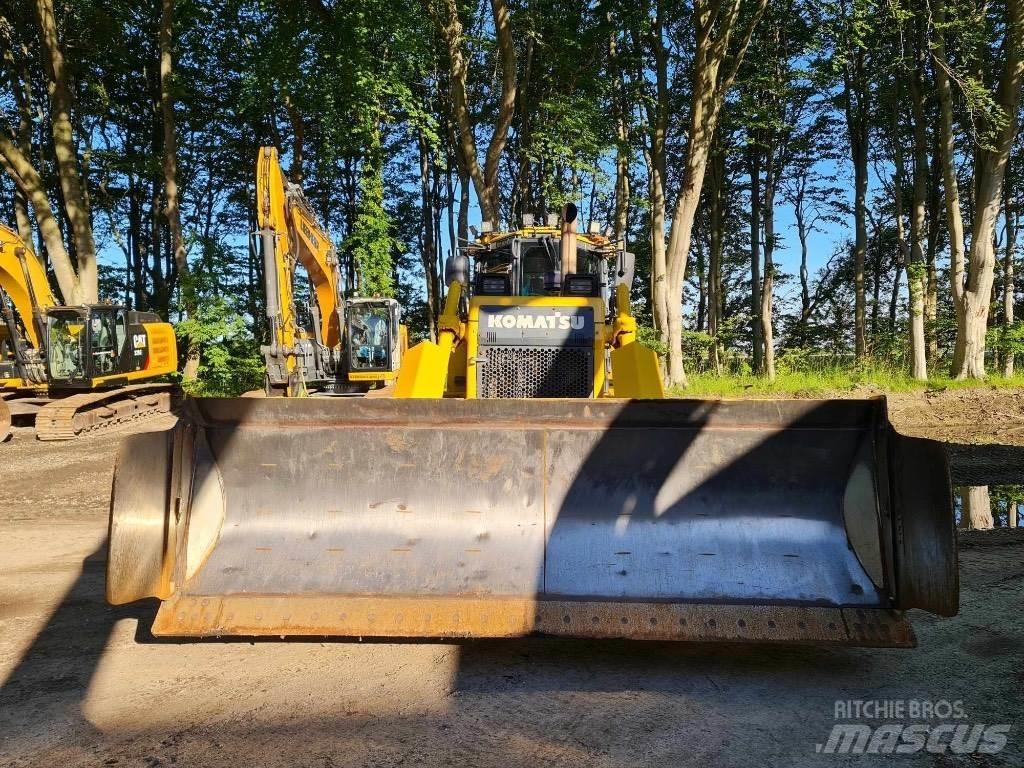 Komatsu D65PX-17 Buldožeri gusjeničari