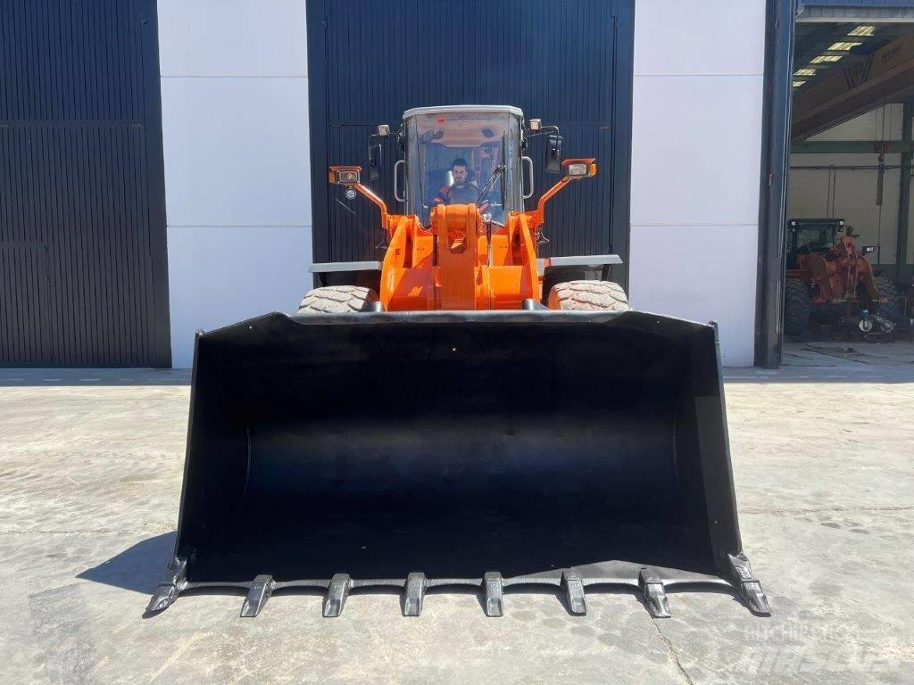 Hitachi LX 210 E Utovarivači na kotačima