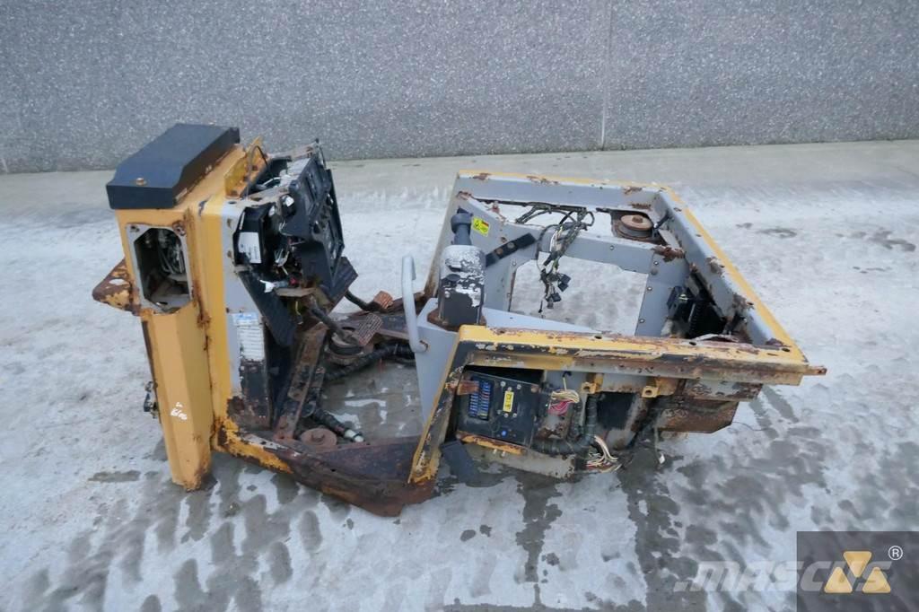 CAT 220-2800 Kabine i unutrašnjost