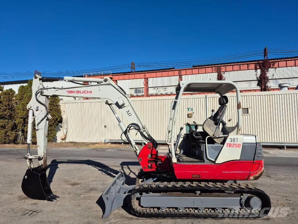 Takeuchi TB 250 Bageri gusjeničari