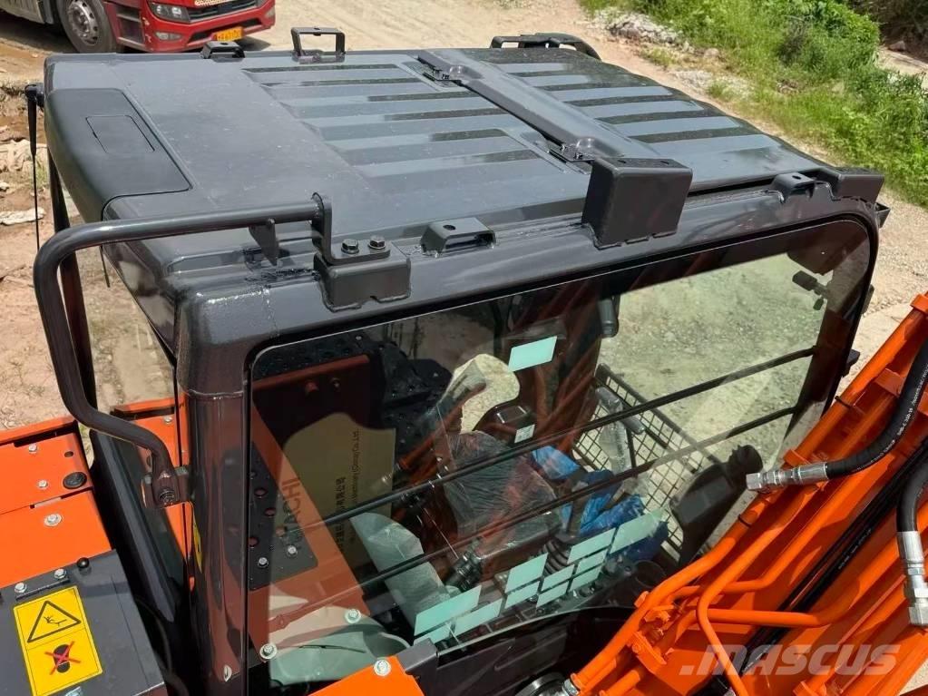 Hitachi ZX 130-6 Bageri gusjeničari