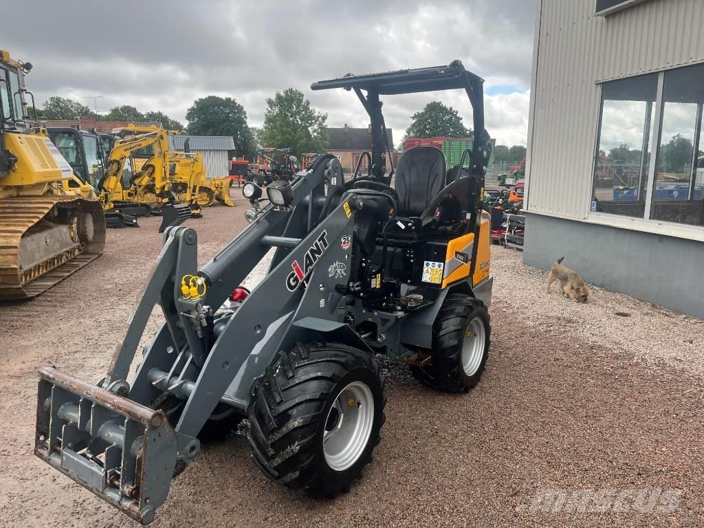 GiANT G 2300 HD Višenamjenski utovarivači