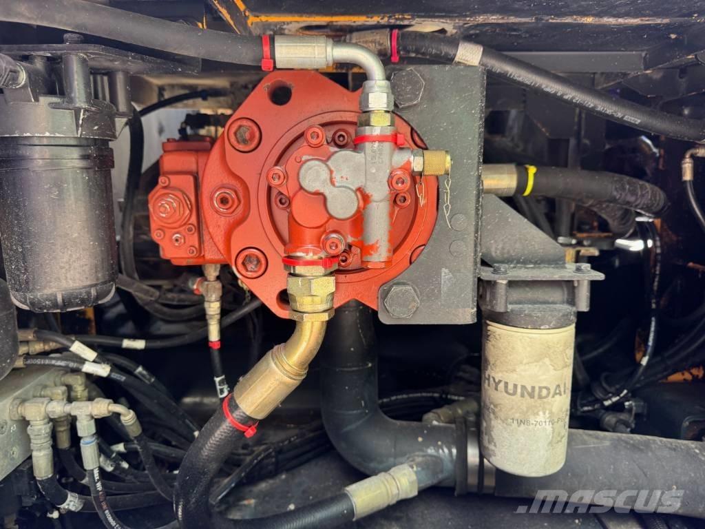Hyundai HX 260 L Bageri gusjeničari