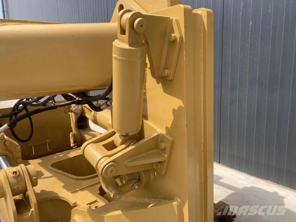 CAT D8 Skarifikatori