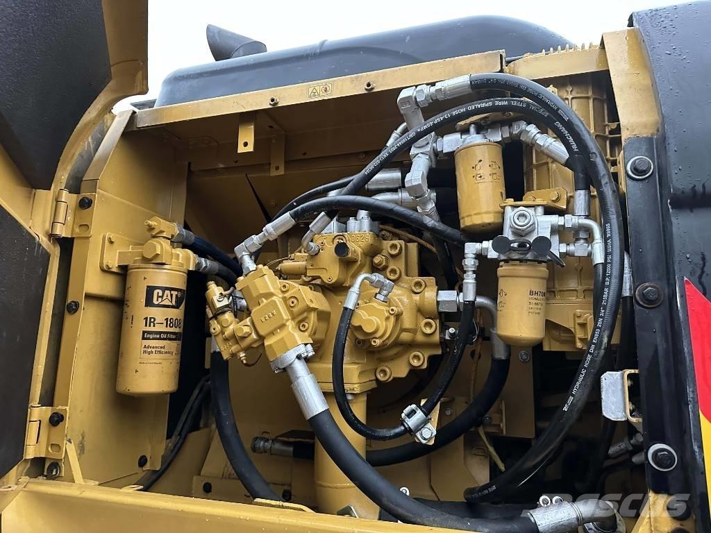 CAT 330D2 Bageri gusjeničari