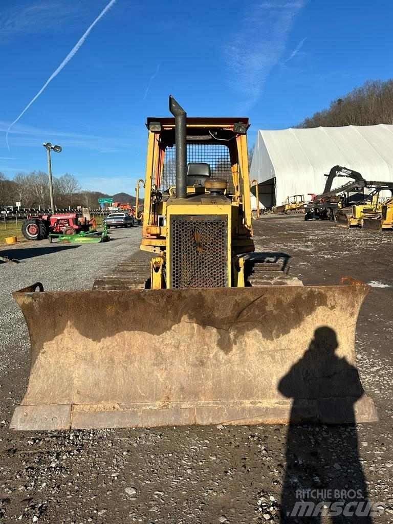 CAT D5C Buldožeri gusjeničari