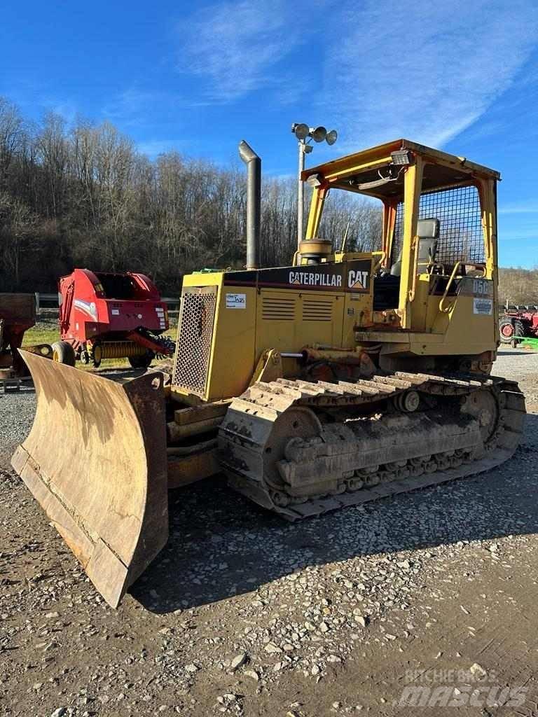 CAT D5C Buldožeri gusjeničari