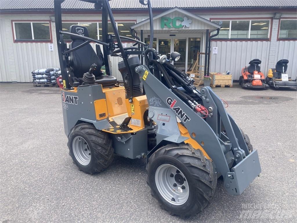 GiANT G1100 Višenamjenski utovarivači