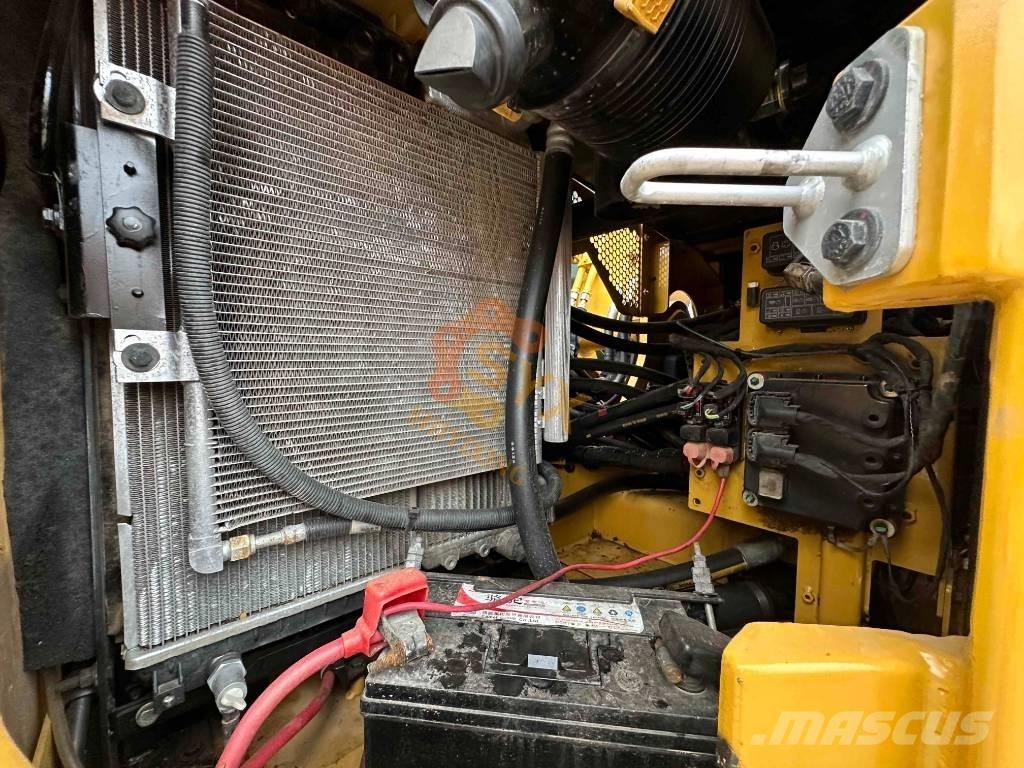 CAT 310 Bageri gusjeničari