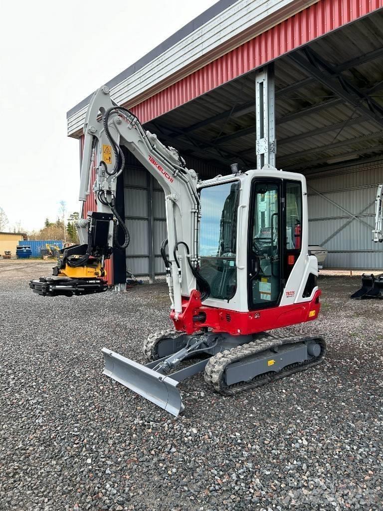 Takeuchi TB225 Mini bageri <7t