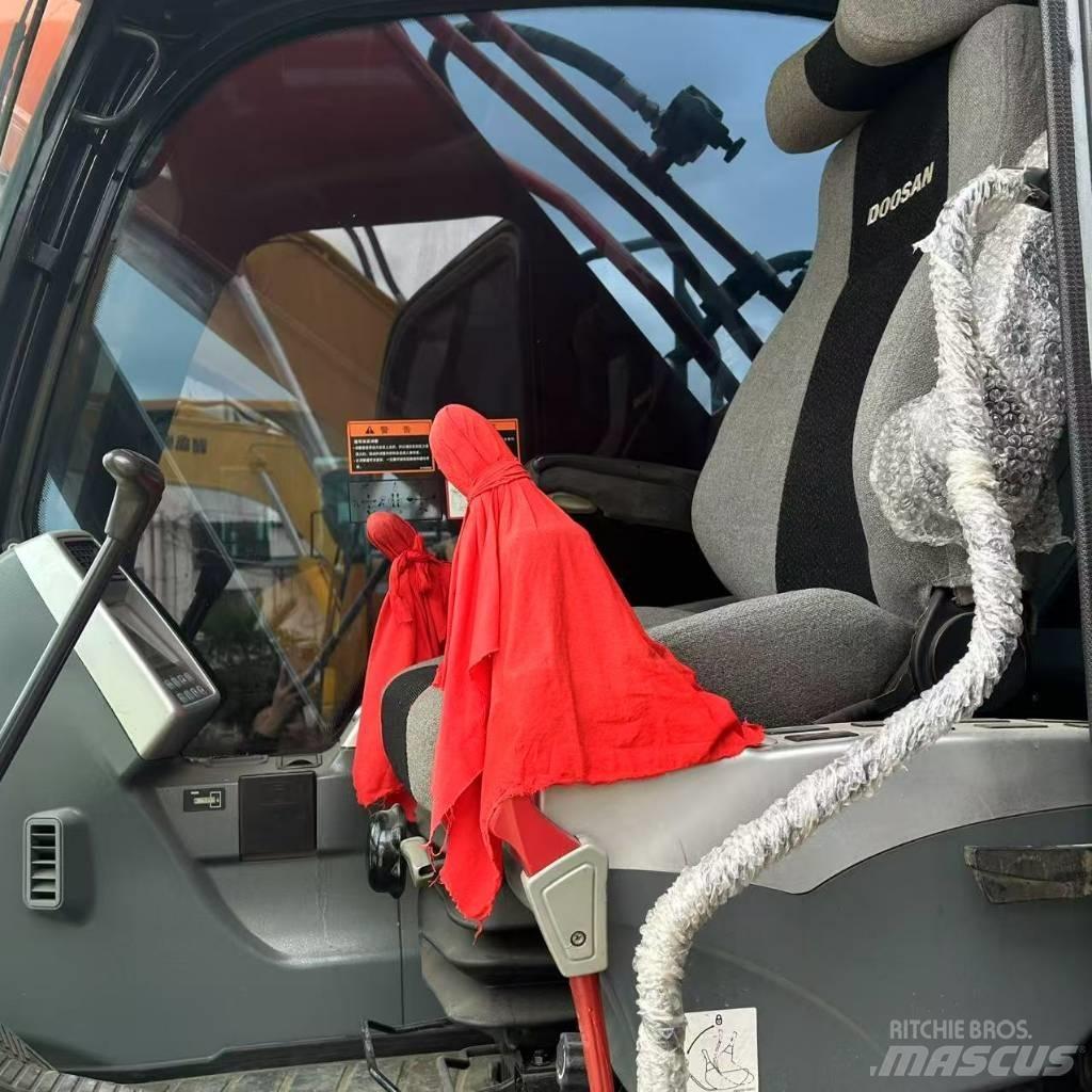 Doosan 225LC-9 Bageri gusjeničari