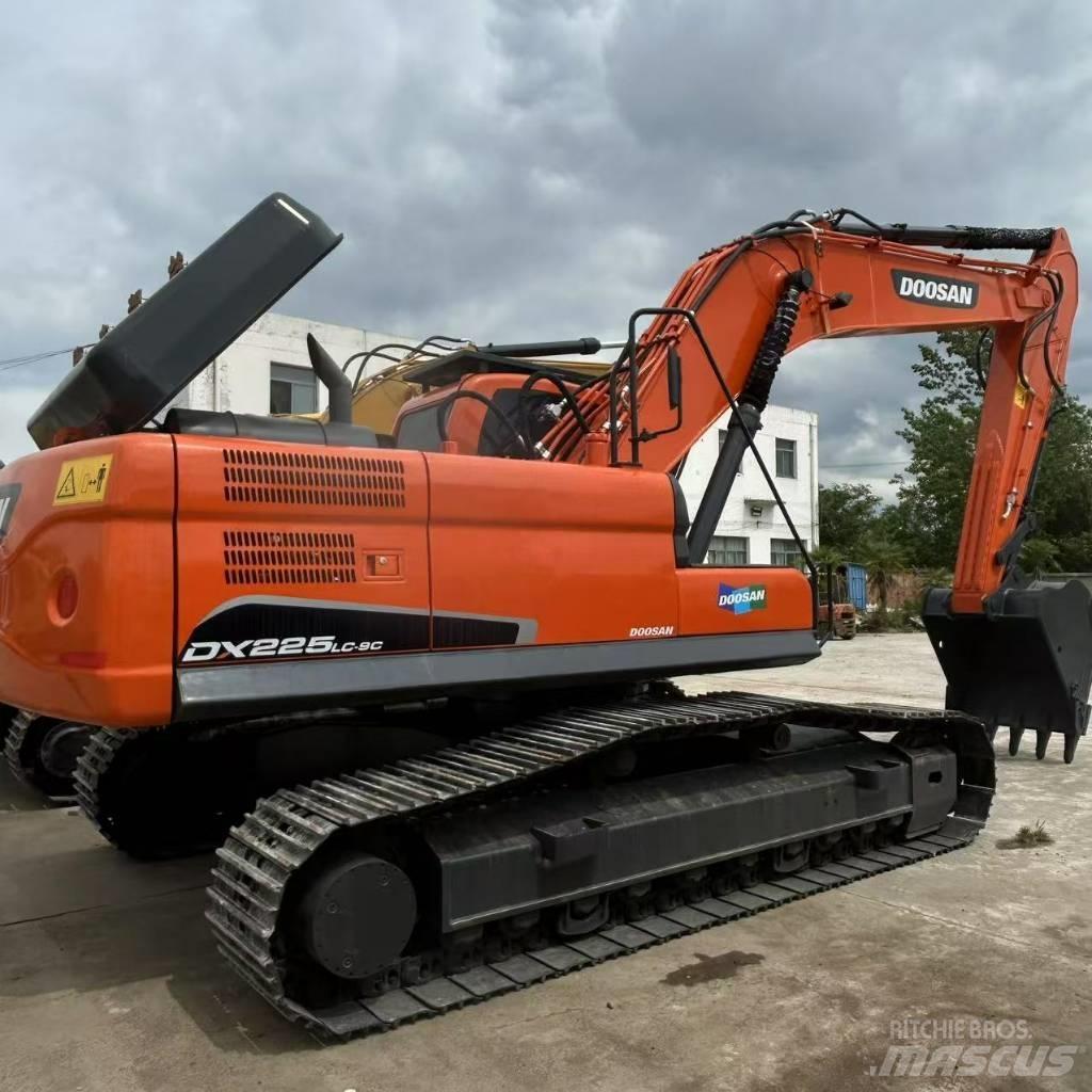 Doosan 225LC-9 Bageri gusjeničari