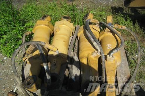 CAT D8R II Buldožeri gusjeničari