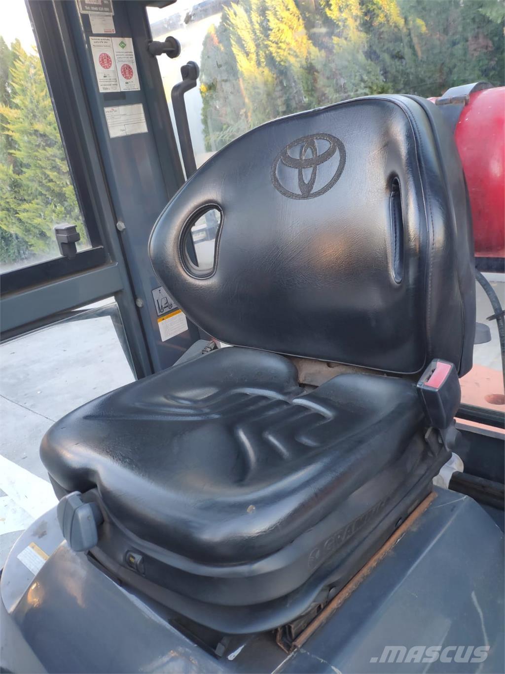 Toyota 7FGF25 Plinski viličari