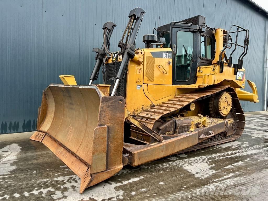 CAT D6T XL Buldožeri gusjeničari