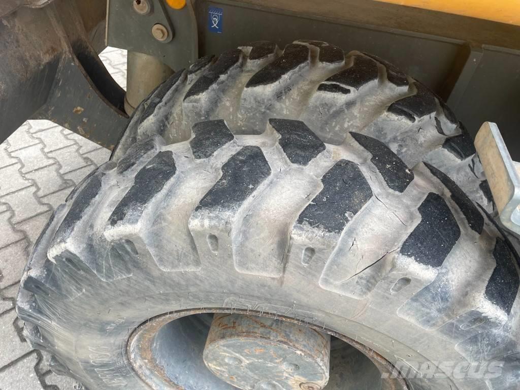 Liebherr A 918 Bageri na kotačima
