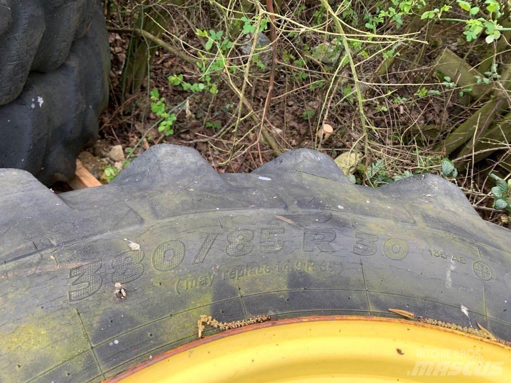  FRONT WHEELS Gume, kotači i naplatci