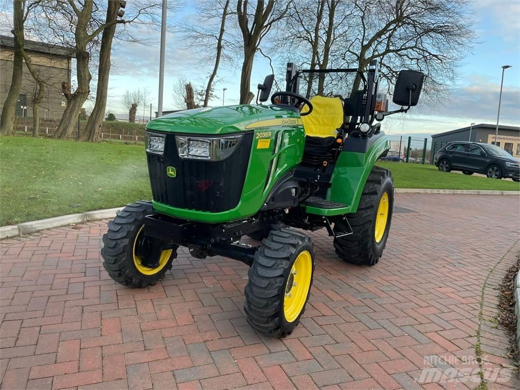 John Deere 2038R Kompaktni (mali) traktori