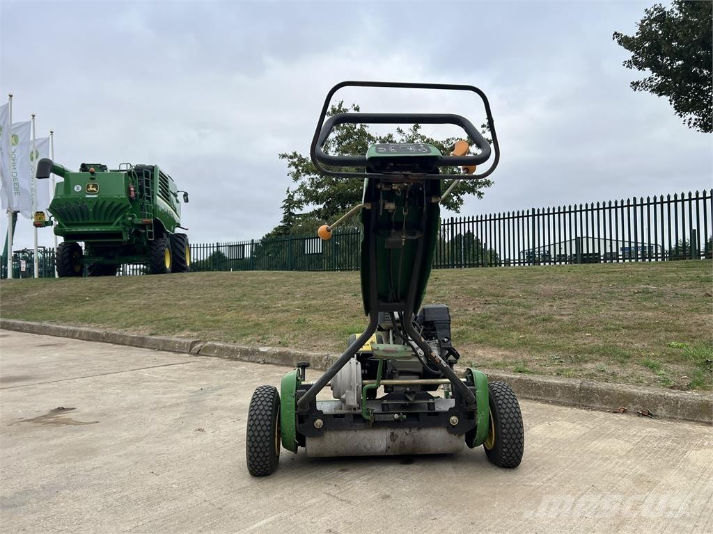 John Deere 220C Poljoprivreda – ostalo