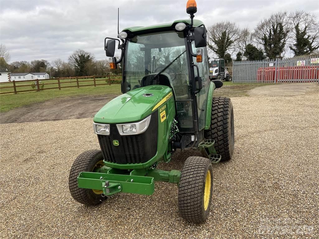 John Deere 4066R Kompaktni (mali) traktori