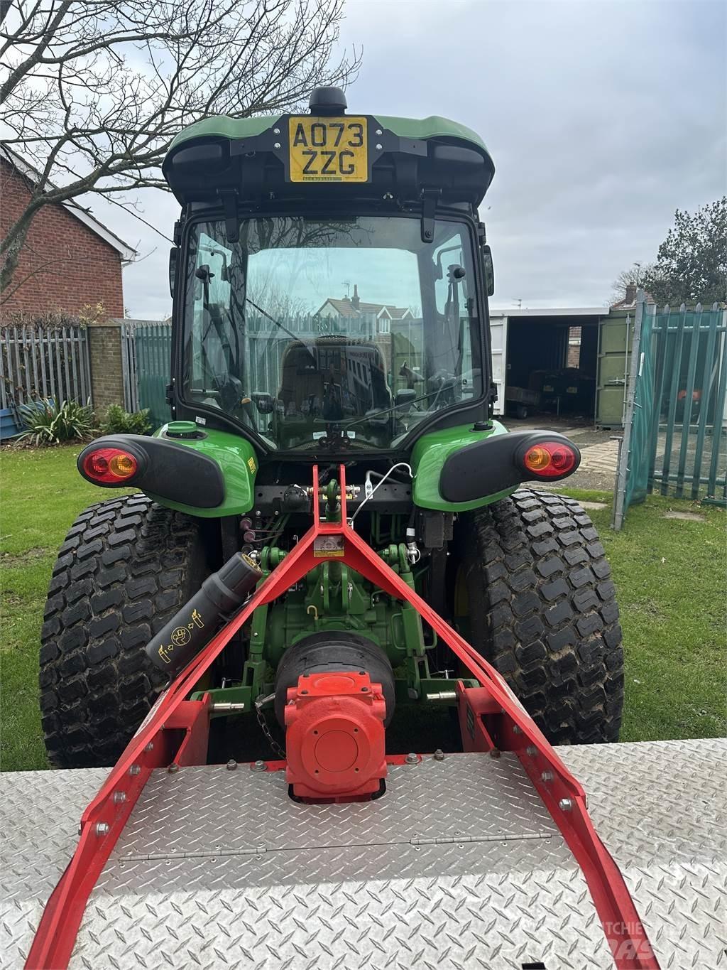John Deere 4066R Kompaktni (mali) traktori