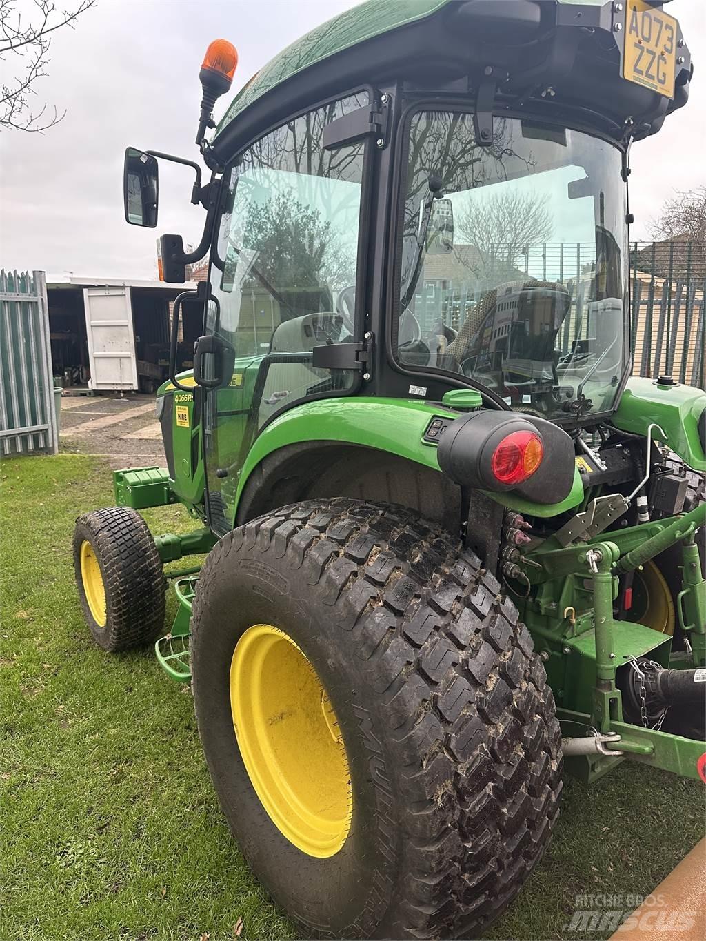 John Deere 4066R Kompaktni (mali) traktori