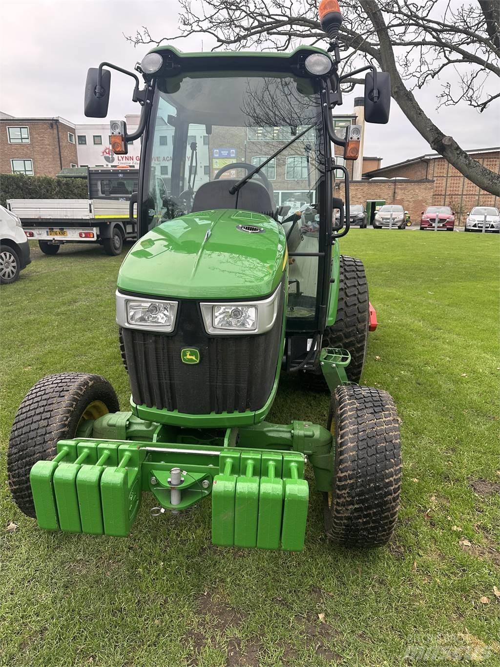John Deere 4066R Kompaktni (mali) traktori