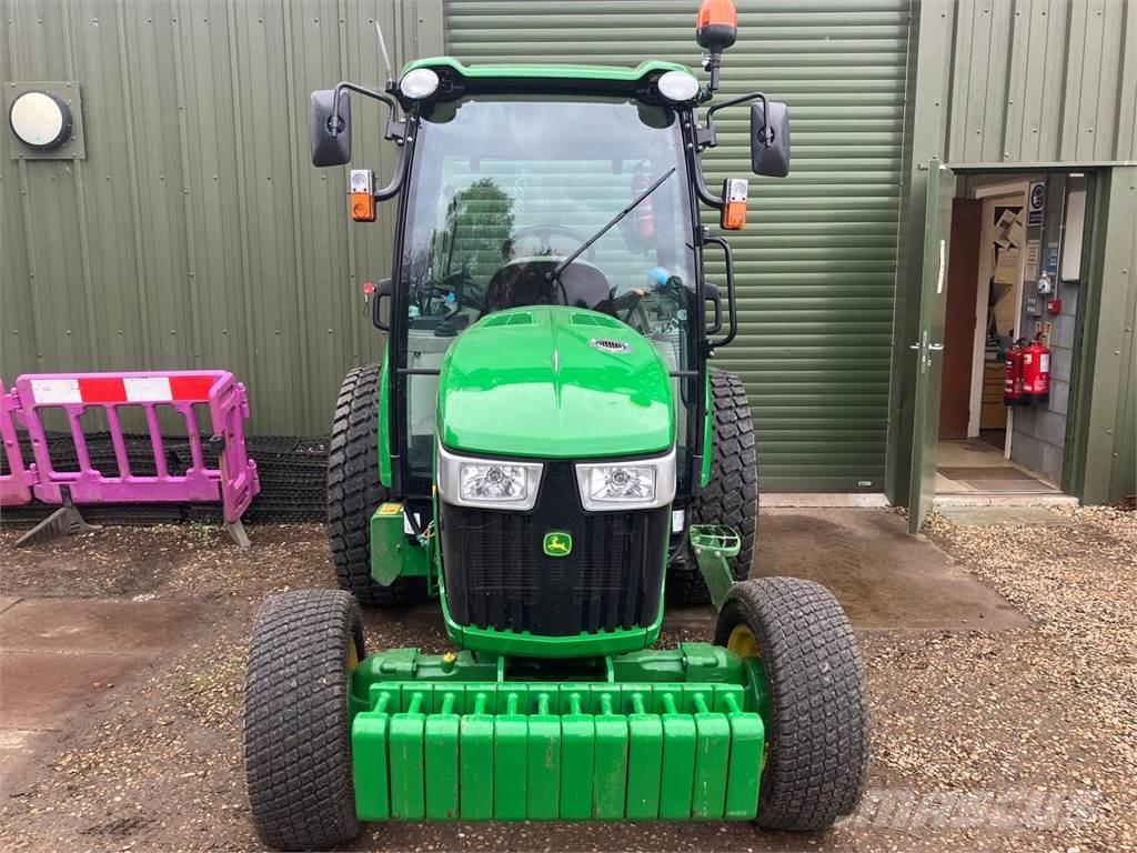 John Deere 4066R Kompaktni (mali) traktori