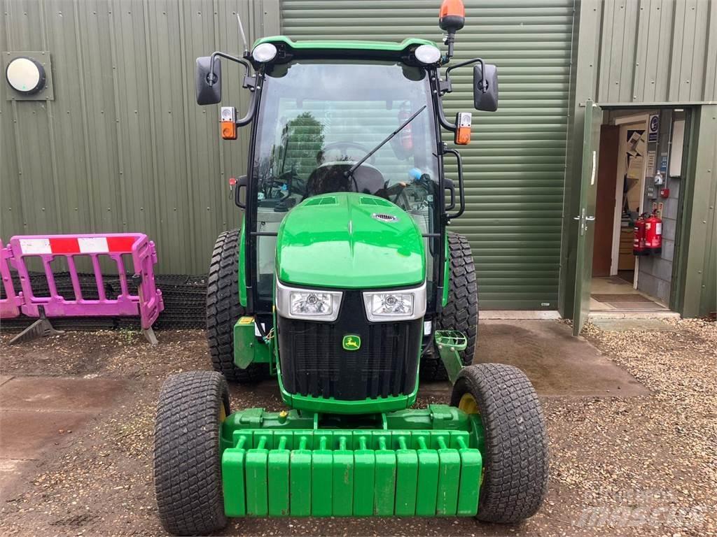 John Deere 4066R Kompaktni (mali) traktori