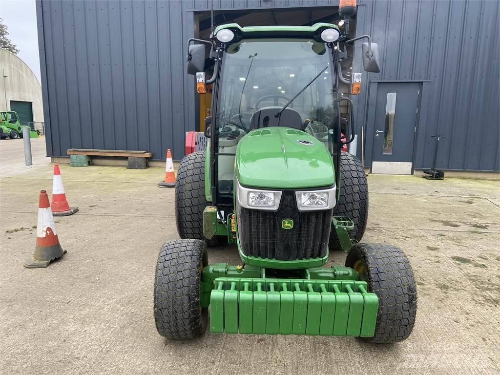 John Deere 4066R Kompaktni (mali) traktori