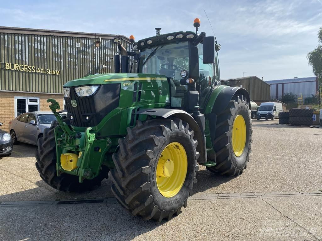 John Deere 6250R Traktori