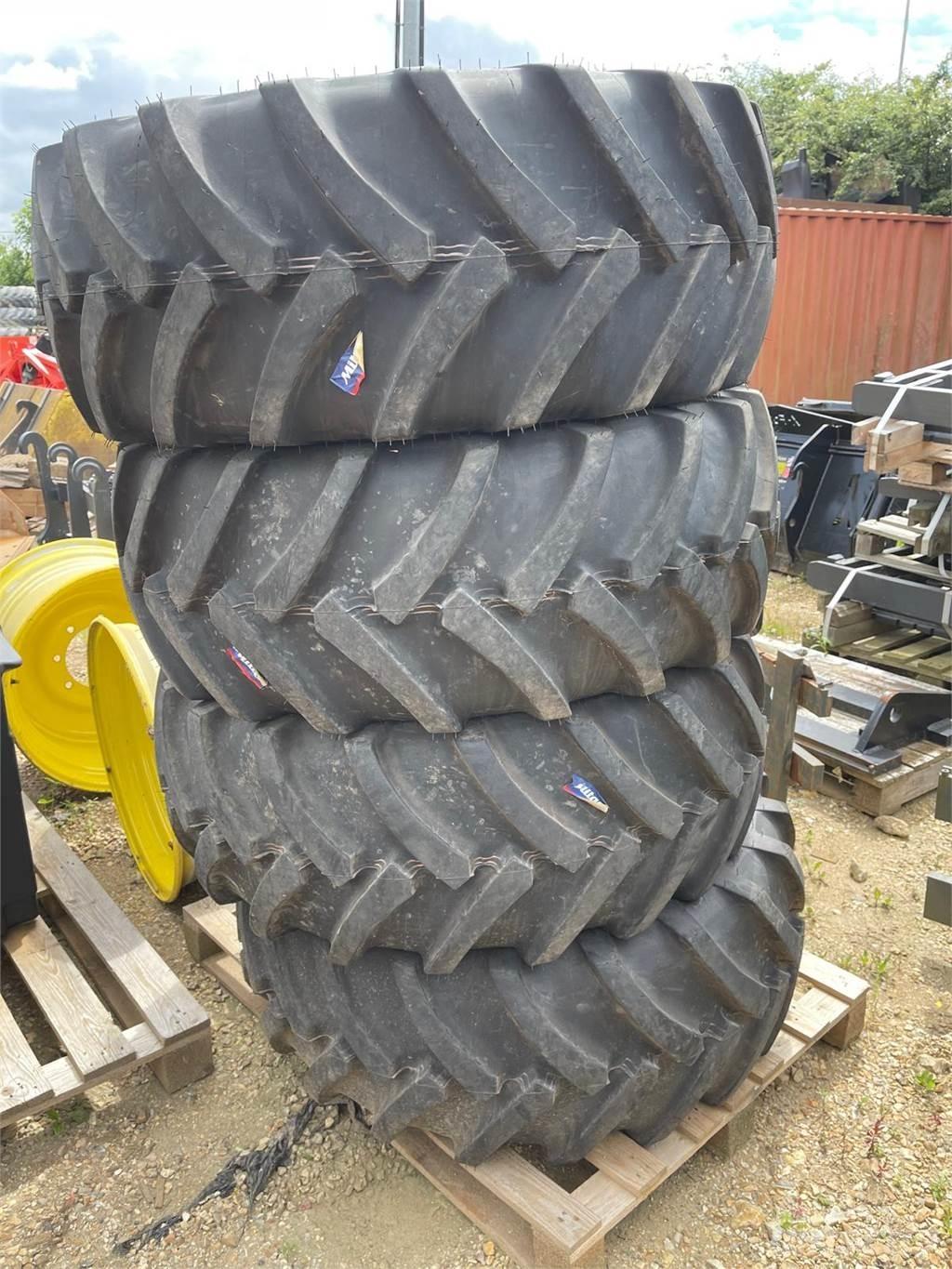 John Deere TYRES Ostali poljoprivredni strojevi