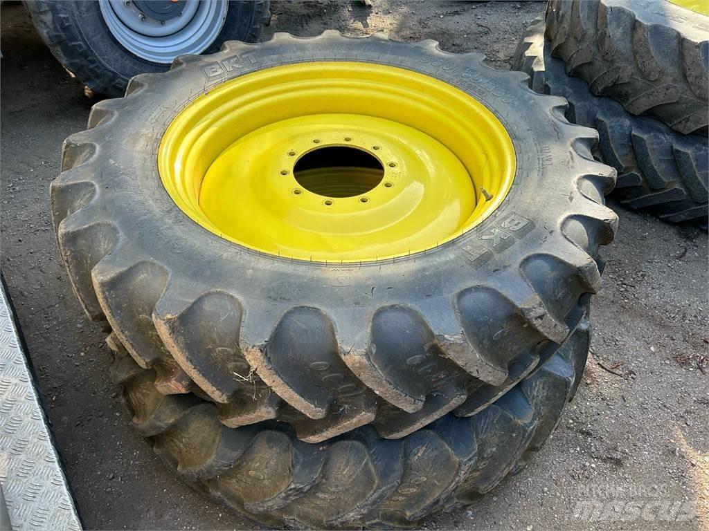 John Deere TYRES Ostali poljoprivredni strojevi