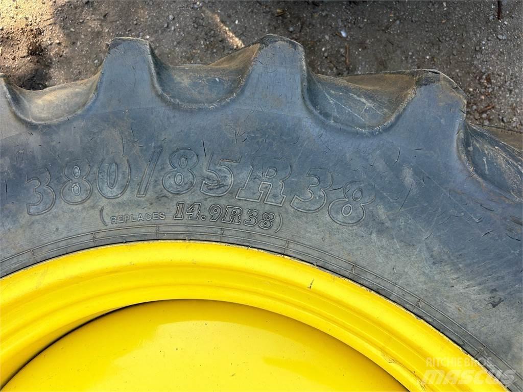 John Deere TYRES Ostali poljoprivredni strojevi