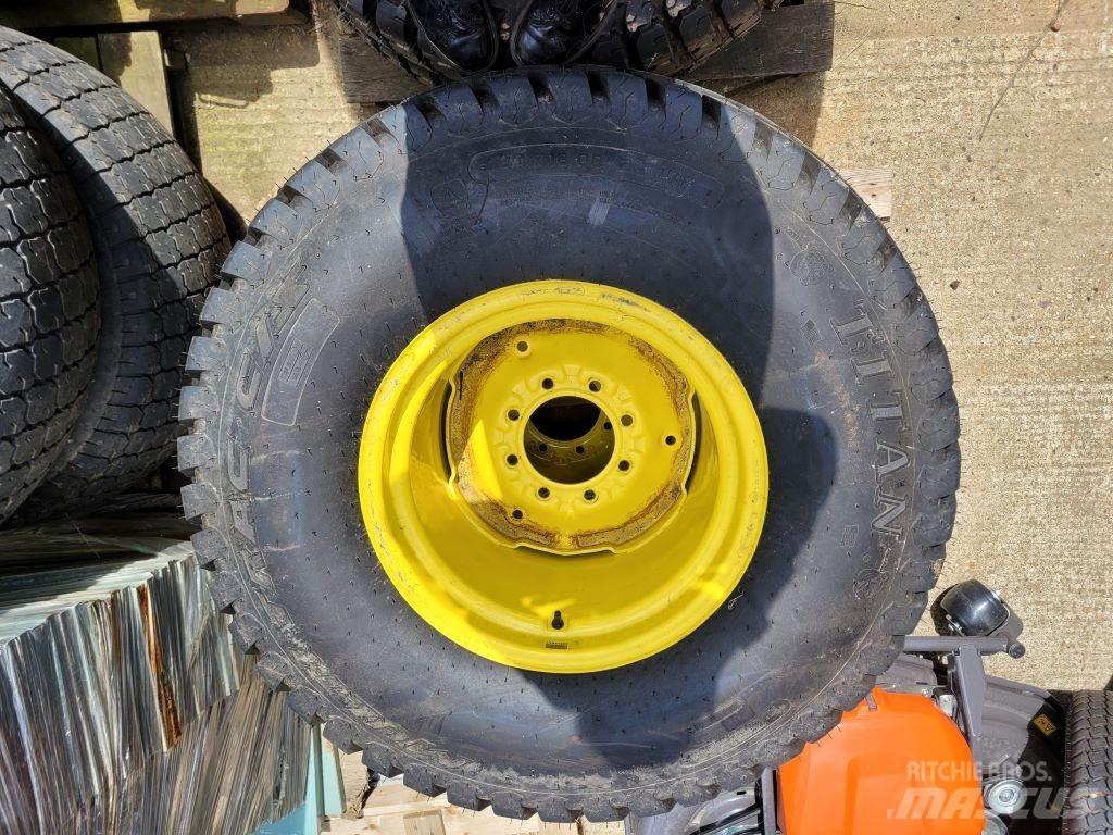 John Deere WHEELS Kompaktni (mali) traktori