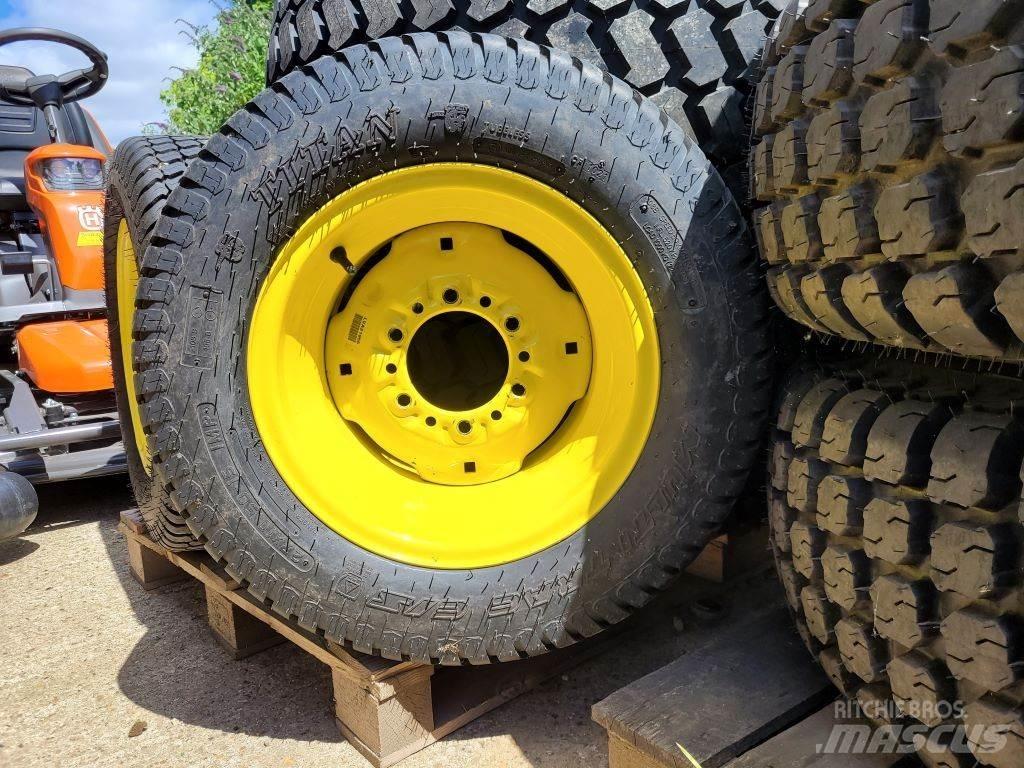 John Deere WHEELS Kompaktni (mali) traktori