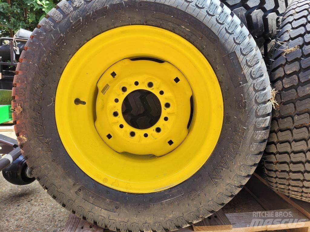 John Deere WHEELS Kompaktni (mali) traktori