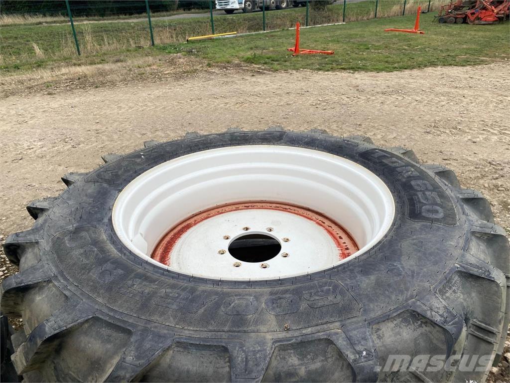 Kuhn 600/65R38 Gume, kotači i naplatci