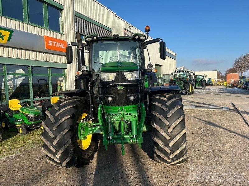 John Deere 6215R Traktori
